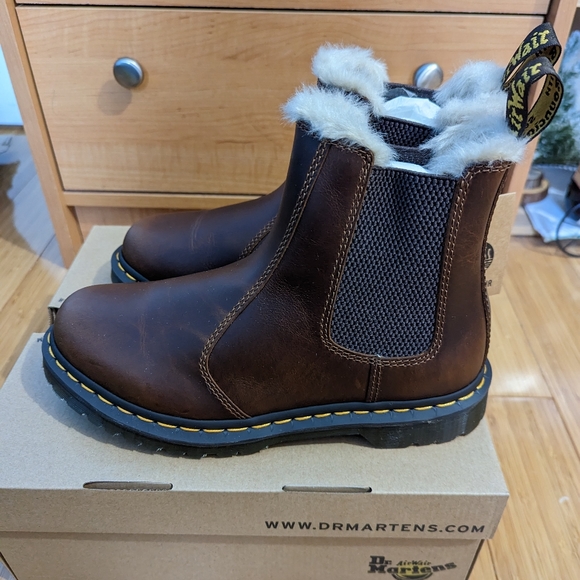 Dr. Martens Shoes Womens Dr Martens 2976 Leonore Chelsea Boot